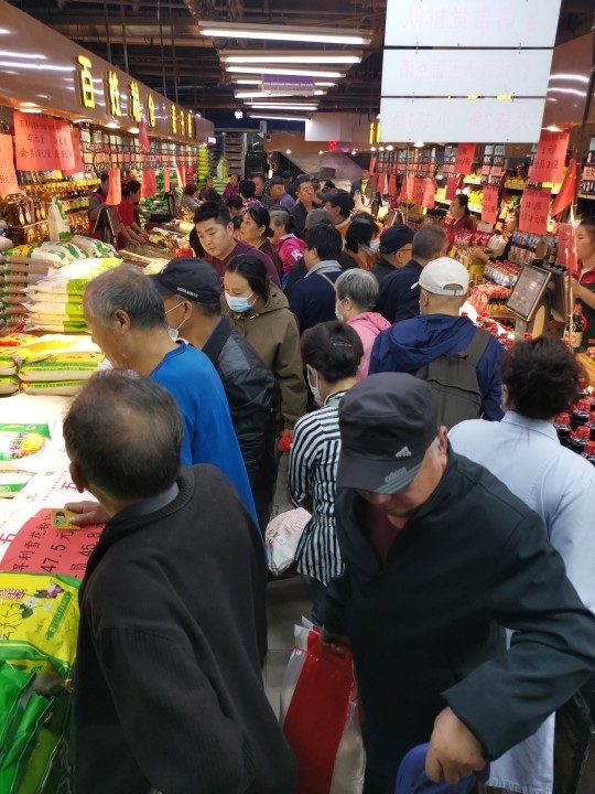 顾客购物中